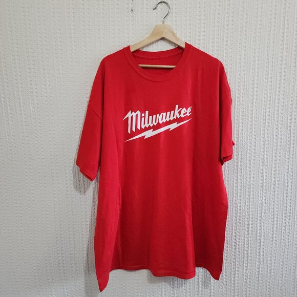 Milwaukee Men's Crewneck Graphic Tee in Red Size XXL - Picture 10 of 10